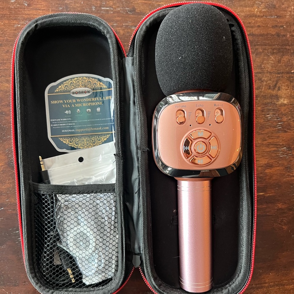 Bonaok microphone